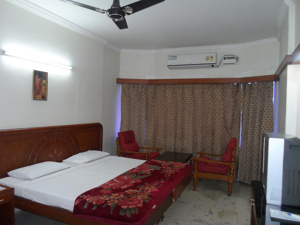 Hotel Plr Grand Tirupati Exterior photo